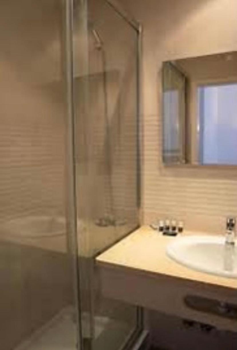 Lagos Accomodation Rooms Luaran gambar