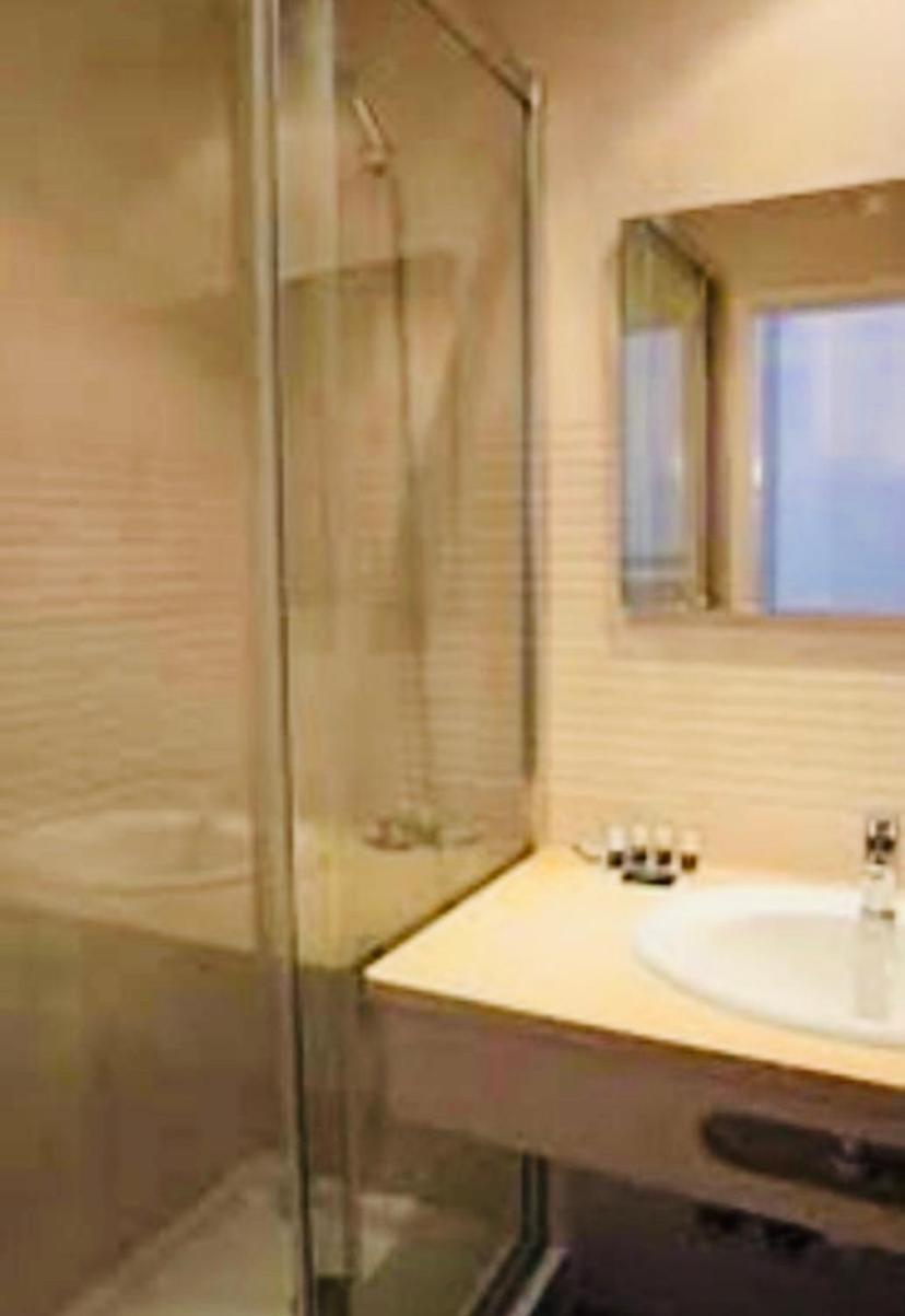 Lagos Accomodation Rooms Luaran gambar